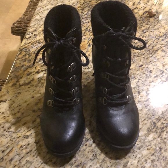 Black Boots (PERFECT CONDITION) - Picture 2 of 3